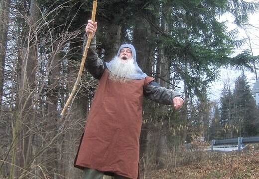 28 Duch se snaží vzbudit studánku