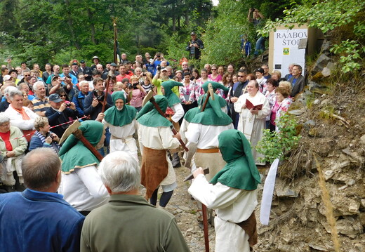 23 tance v plném proudu