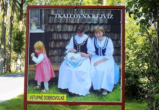 detail poutače u tkalcovny