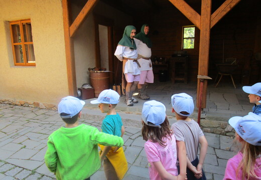 121 stanoviště 1 - výuka tanečku