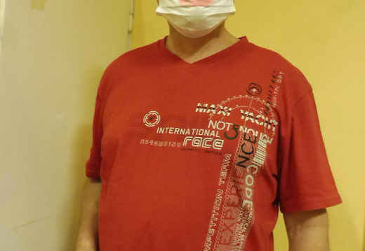 03 S rouškou se jí rohlík dost špatně, hehe 