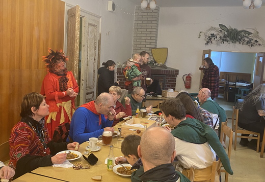 501 báječný guláš s cibulí a pivo teklo proudem