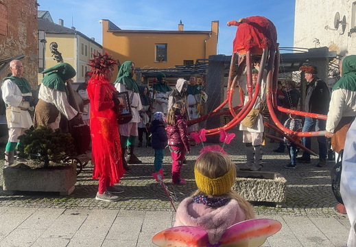 205 První tance s důlní chobotnicí